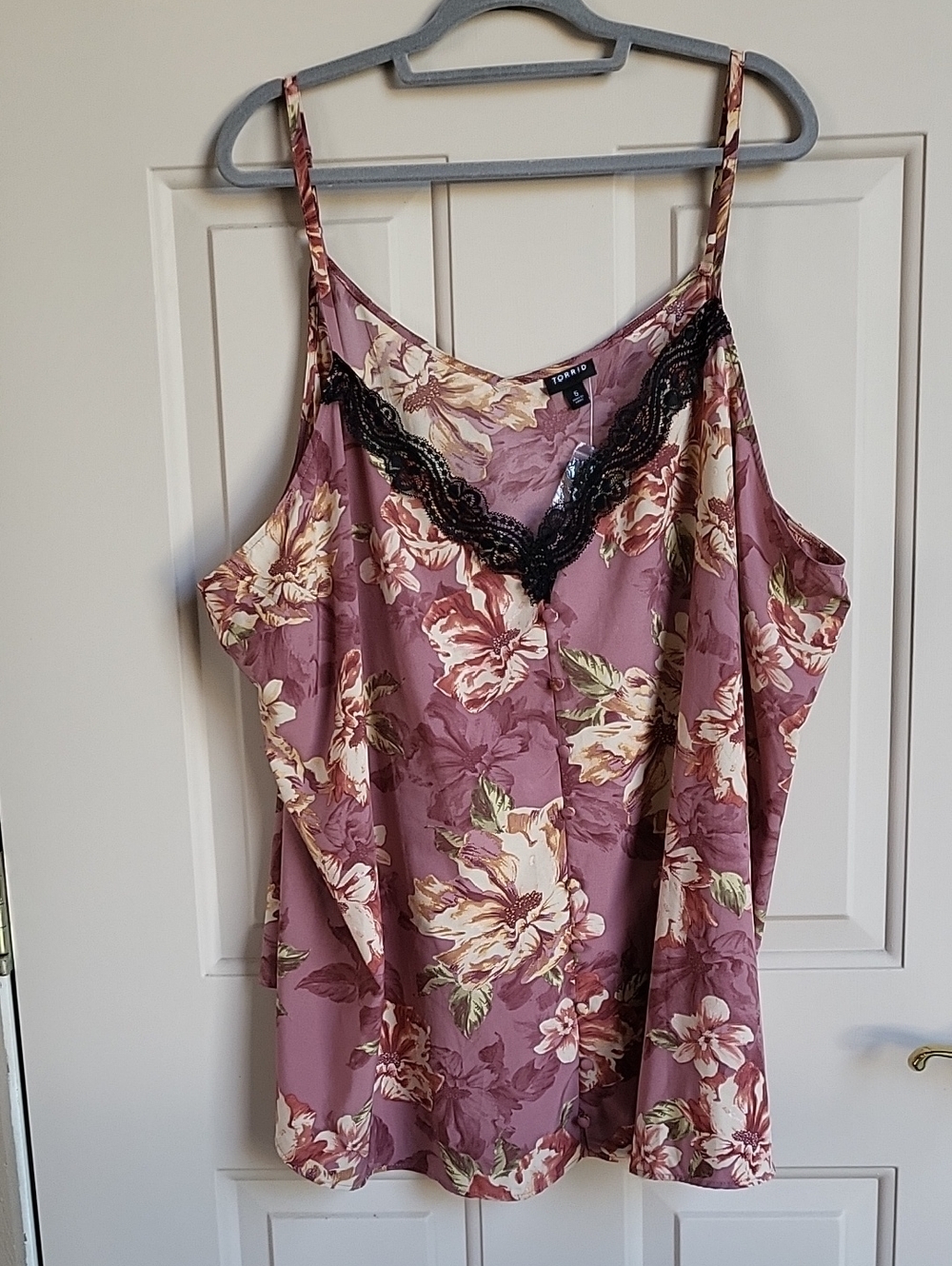 Torrid 5X mauve floral challis cami with beautiful black lace trim New With Tag